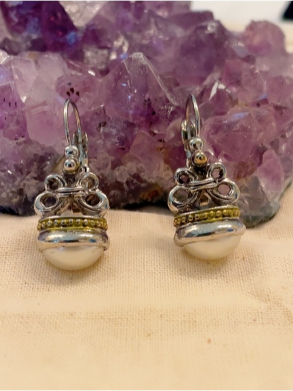 Fleur de lis Details Town & Country Vintage
